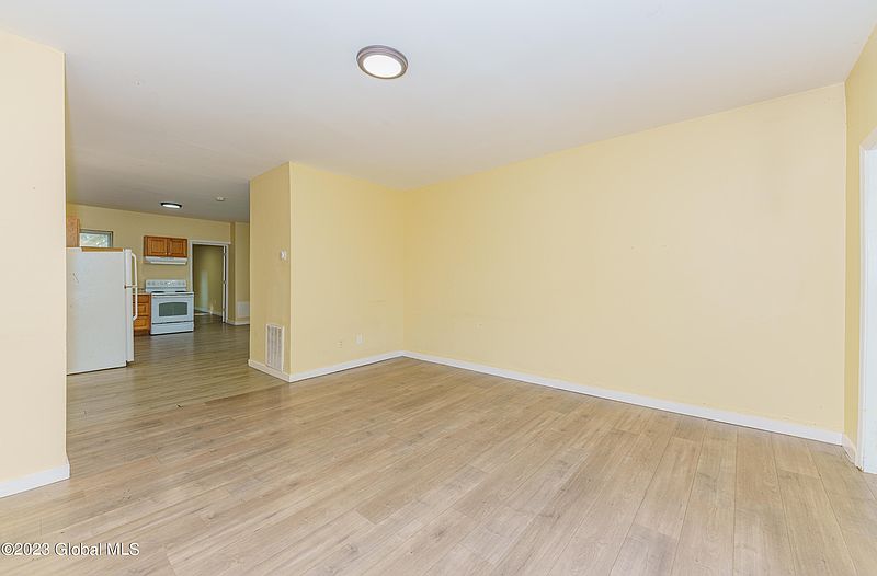 5th image of 620-622 Livingston Avenue