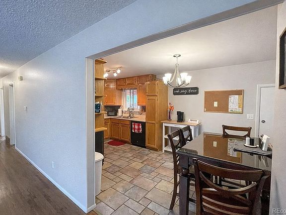 2nd image of 424 Redwood