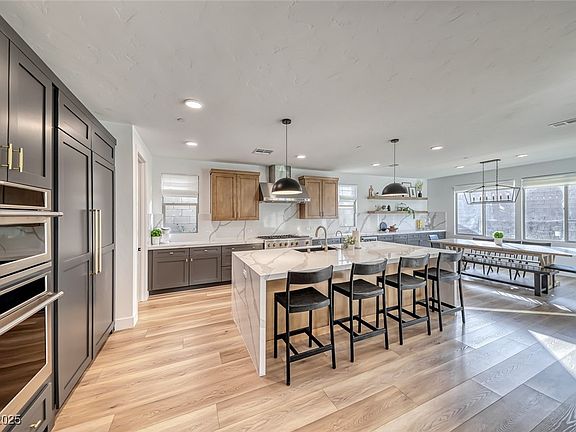 2nd image of 365 Crown Mesa Ave