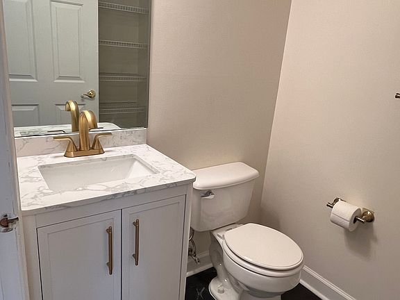 5th image of 28 Madison Ct