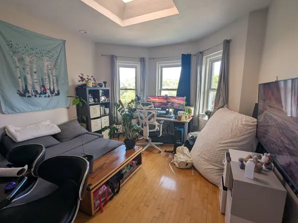1427 Commonwealth Ave APT 505, Brighton, MA 02135