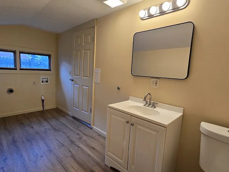 542 Iron St — Photo 12