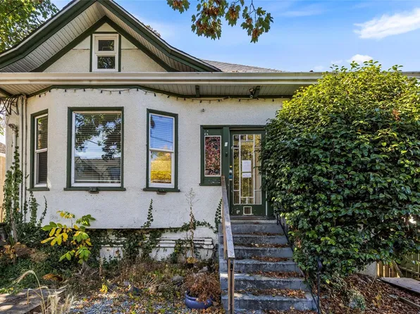 2002 Chambers St, Victoria, BC V8T 3K9