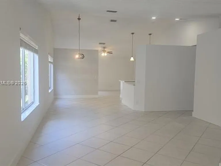 1527 Palermo Dr — Photo 10