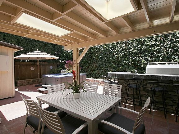 3rd image of 4222 Moraga Ave