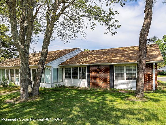 3rd image of 1140B Argyll Circle