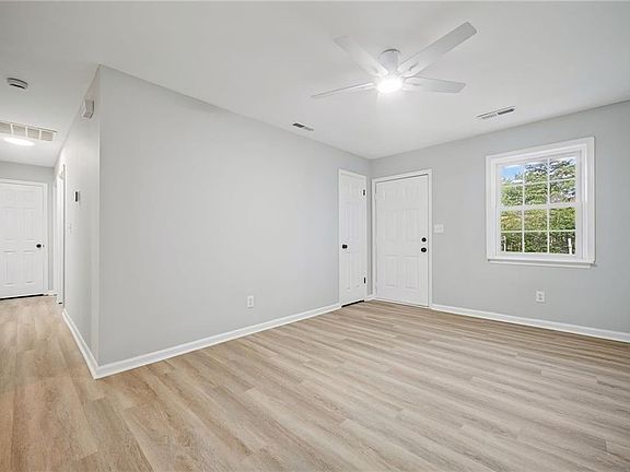 3rd image of 1451 Glendale Ave