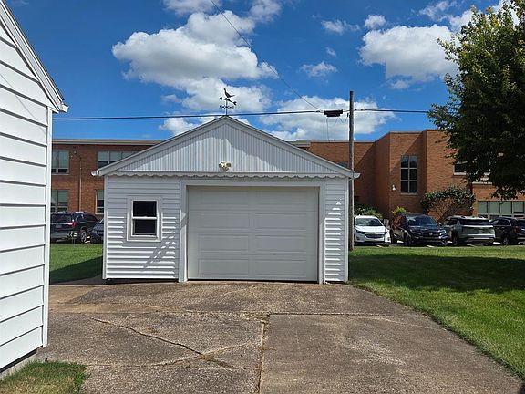 2nd image of 609 Clinton St