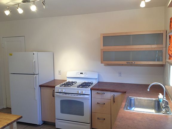 3rd image of 1806 Palomas Dr NE