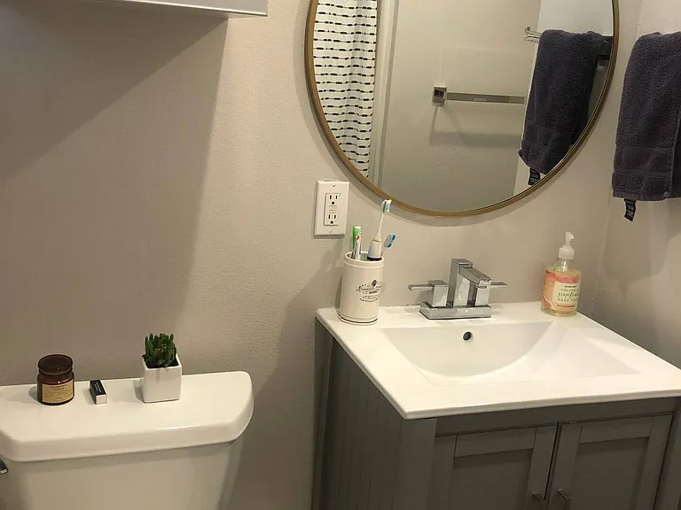 Bathroom 2 with tub.