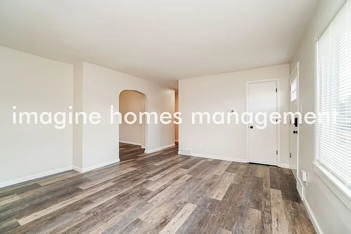 3 bed, 1.0 bath, 900 sqft, $1,575 — Photo 3