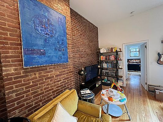 4th image of 312 W 76th St #3R
