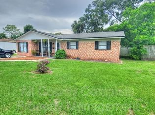 561 Renne Dr N, Jacksonville, FL 32218