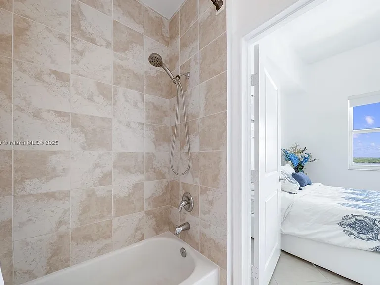 7900 Harbor Island Dr #Penthouse 14 — Photo 22