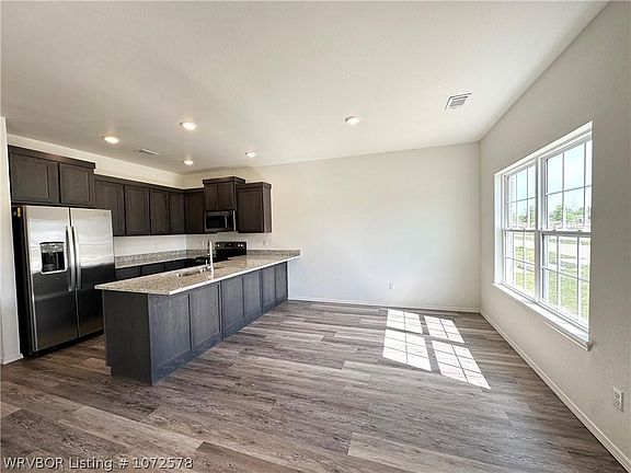 4th image of 4257 W Santa Fe St