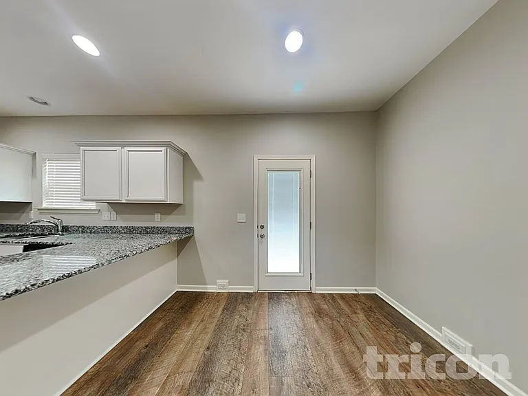 1031 Solomon Ln — Photo 4
