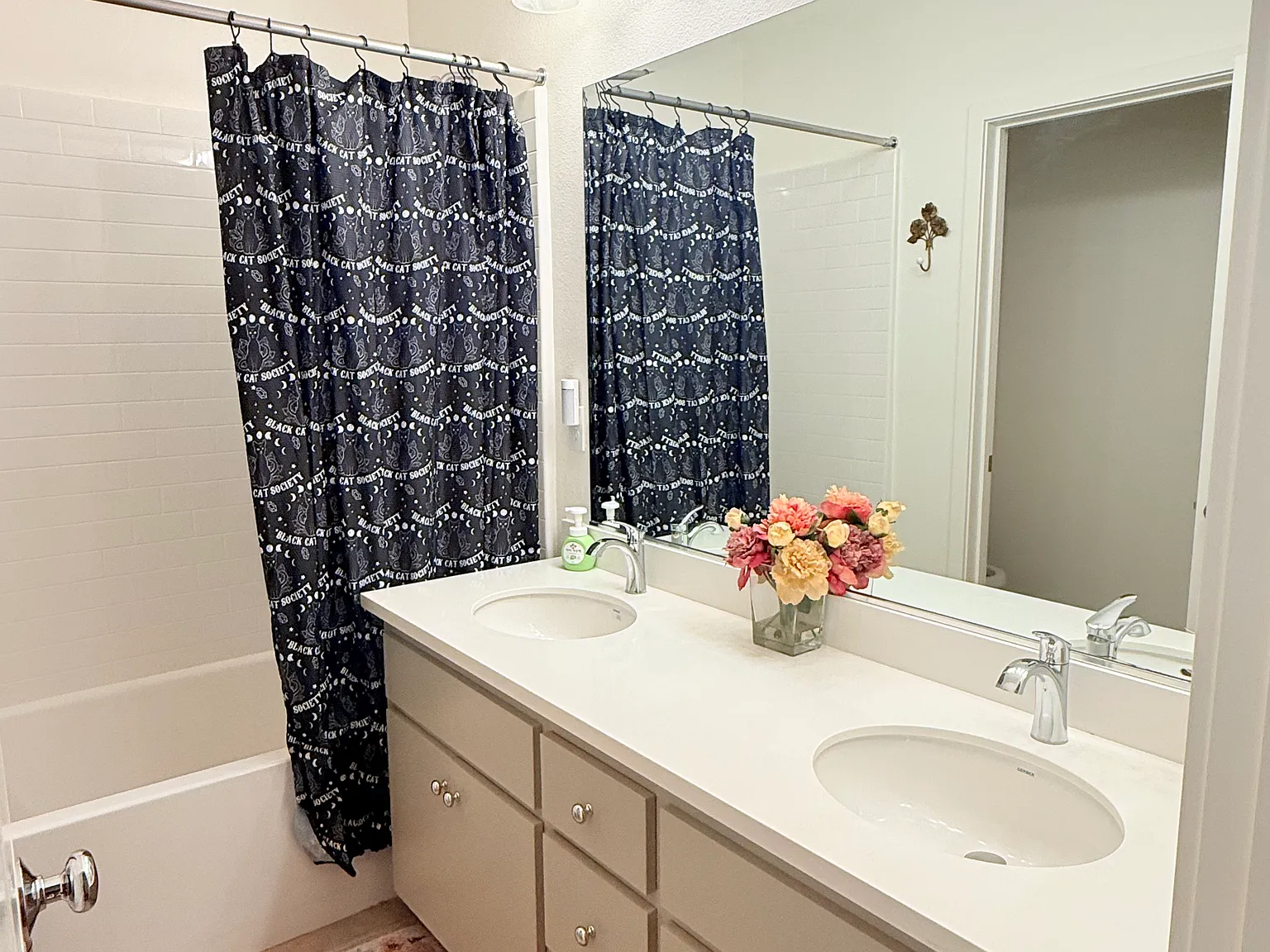4 bed, 2410 sqft, $1,950 — Photo 4