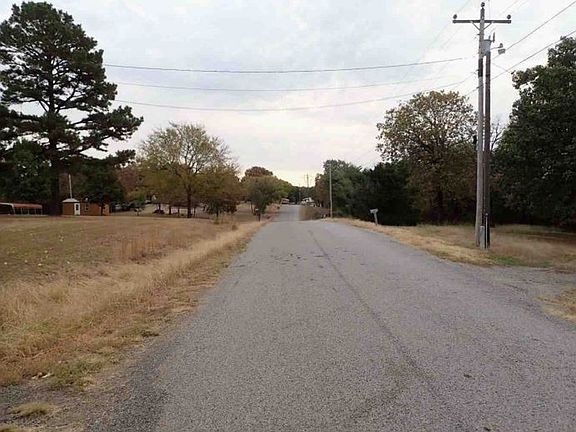 Exterior Neighborhood (street photo)