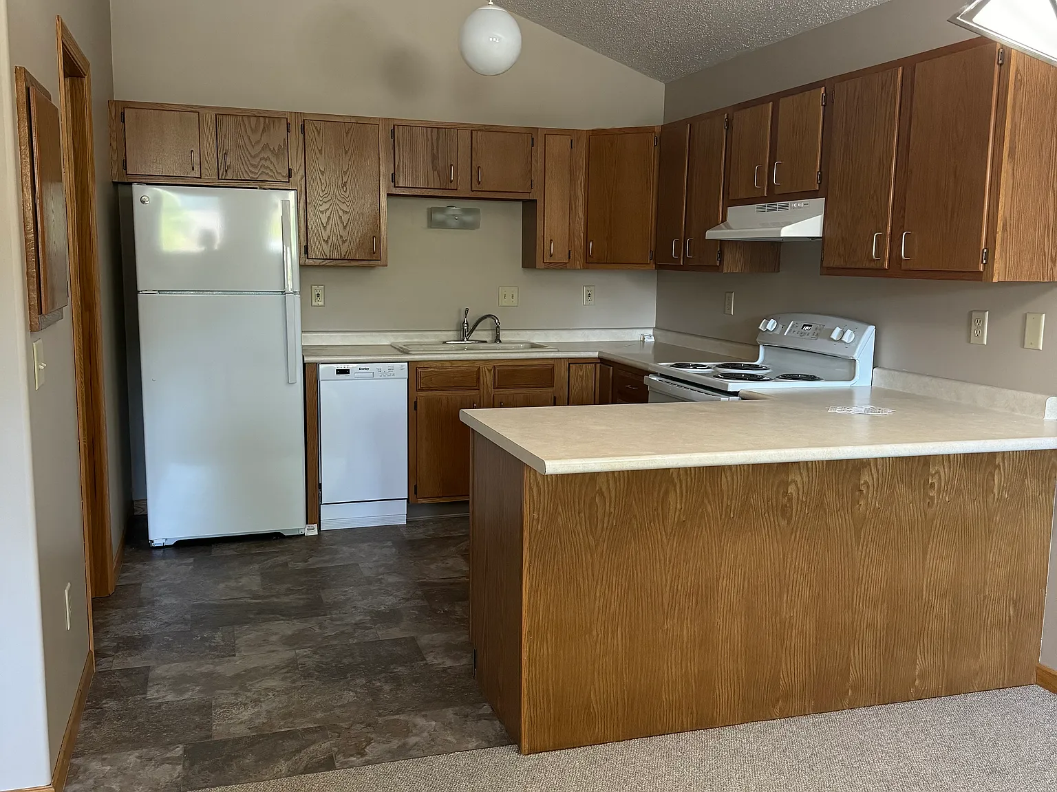 2 bed, 1.5 bath, 900 sqft, $1,250 — Photo 3