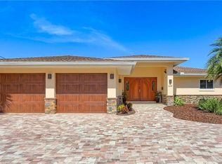 699 34th Ave NE, St Petersburg, FL 33704