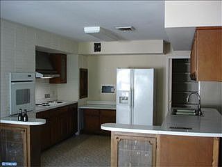 2nd image of 75 Scarlet Oak Dr