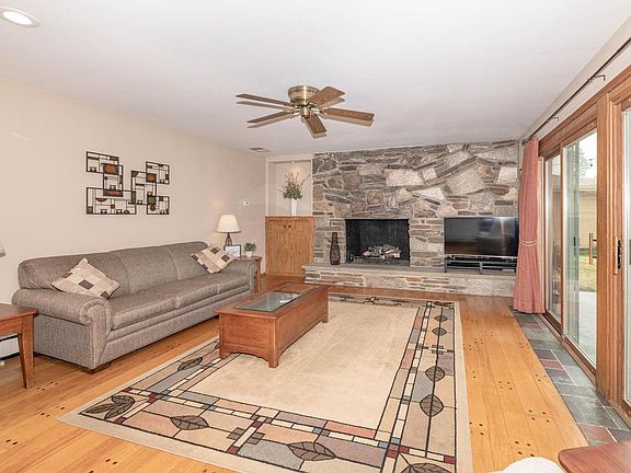 4th image of 3303 S 123rd STREET
