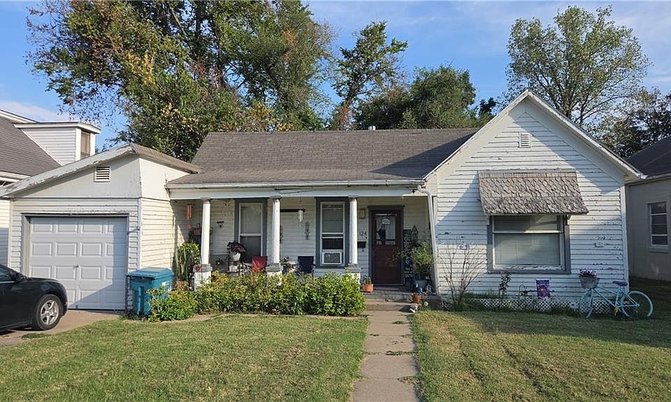 1st image of 124 Main St