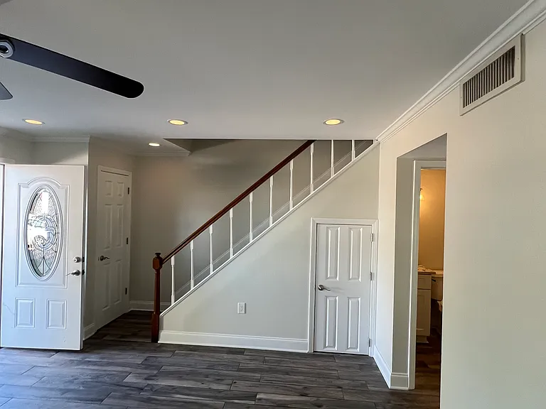 218 Terry Pkwy #B — Photo 2