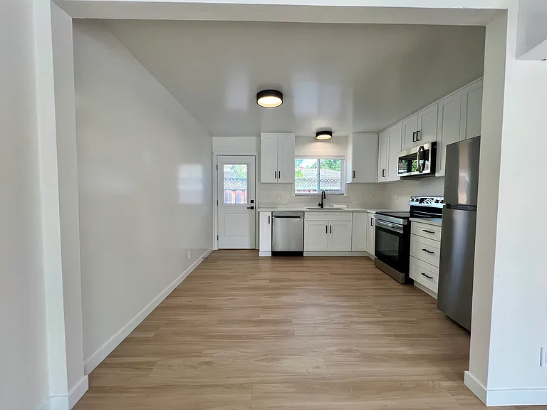 1909 San Ramon Ave #3 — Photo 7