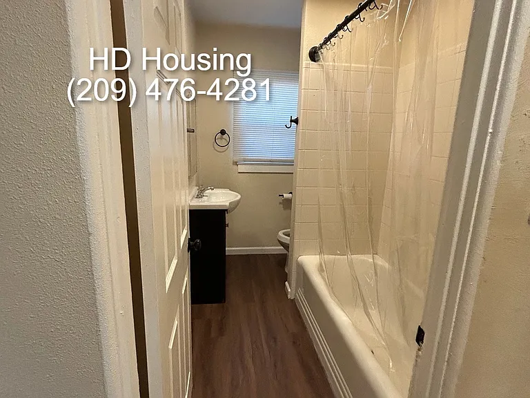 1832 N Berkeley Ave — Photo 7