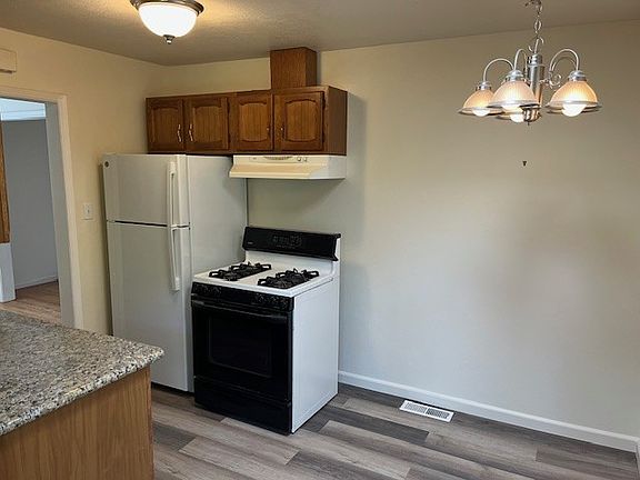 5th image of 244 Edgemont Ave