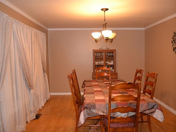 5th image of 124 Cedar Hill Dr