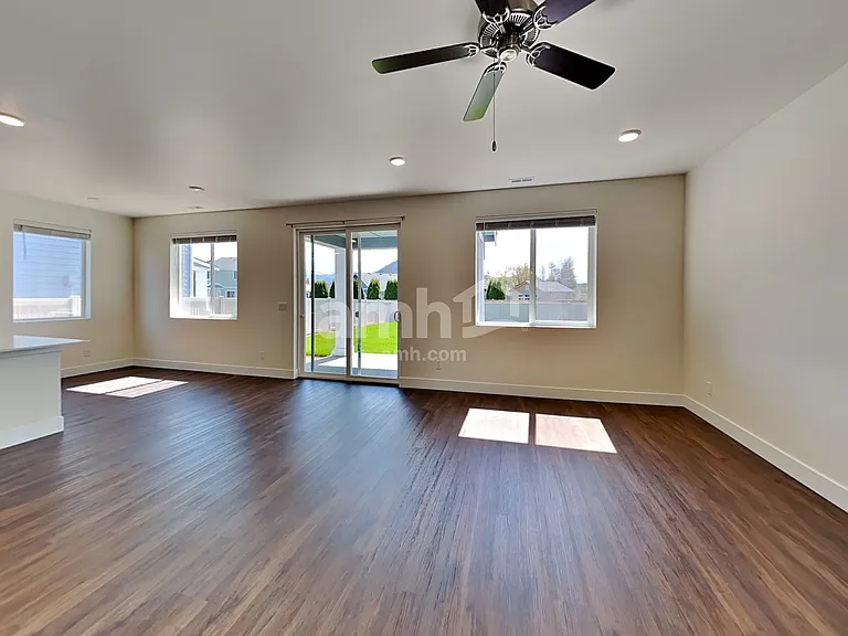 390 Smith Dr — Photo 11