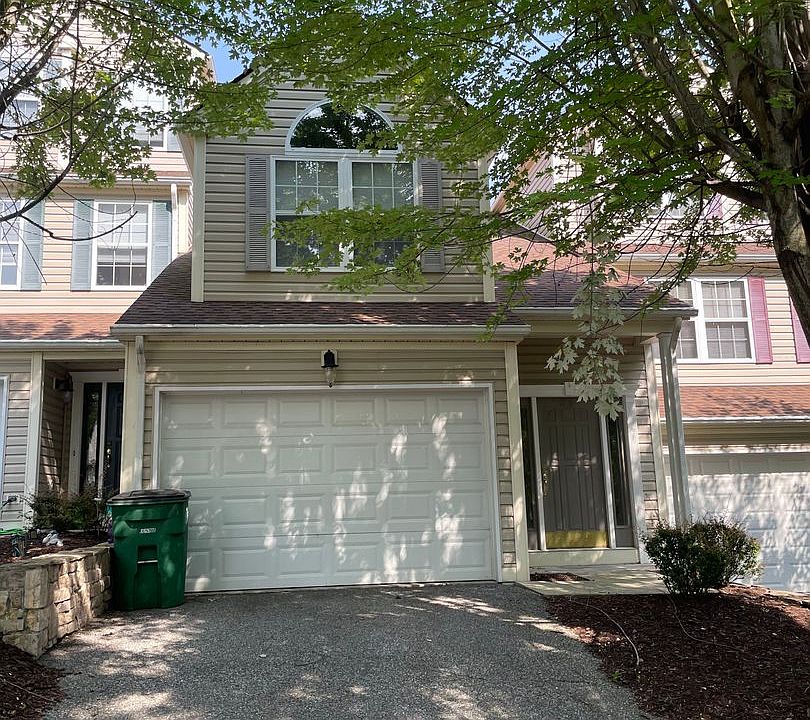 1st image of 325 Huff Heritage Ln