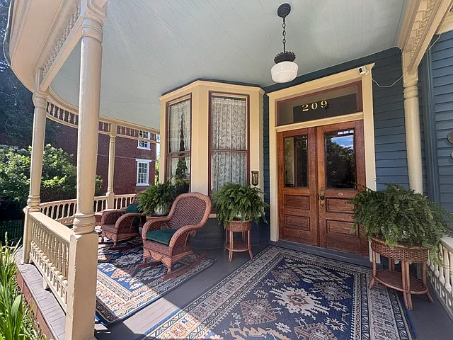 209 Madison St — Photo 2