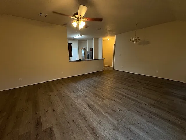 3 bed, 1877 sqft, $2,200 — Photo 3