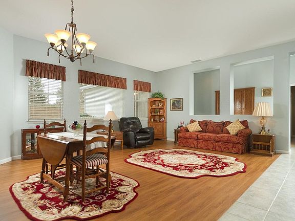 4th image of 2527 Somerset Way