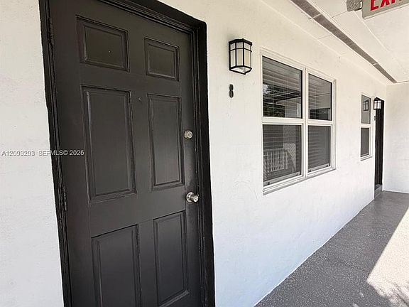 4th image of 1821 Thomas St #8