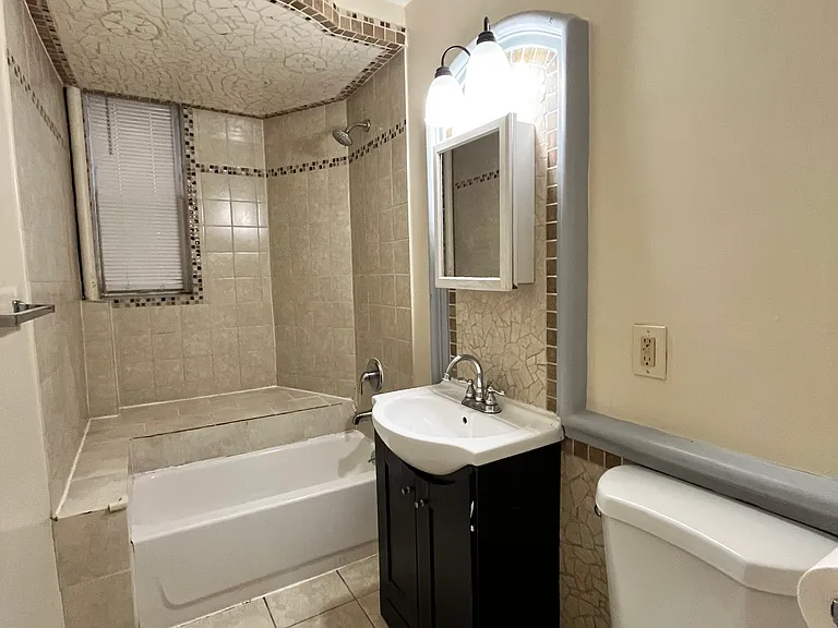 146-150 Manhattan Ave #3 — Photo 6