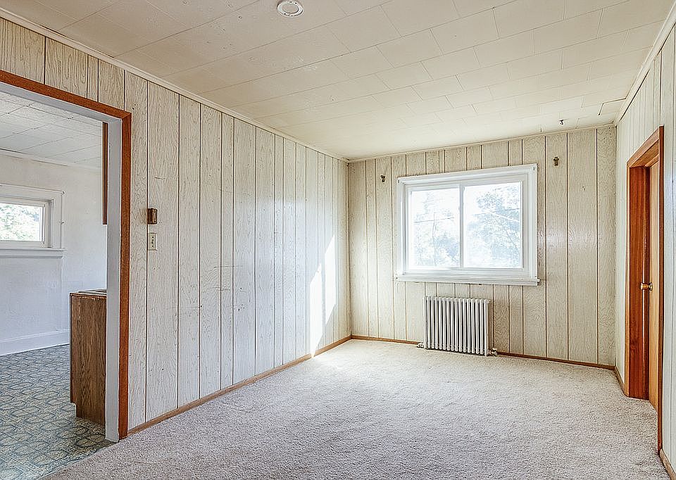 Sun-Drenched w/ Newer WIndow