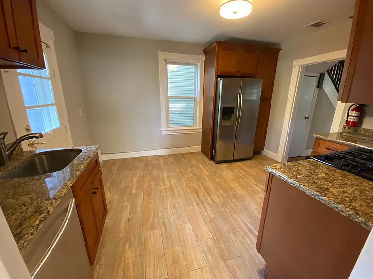 42 Madison St — Photo 3