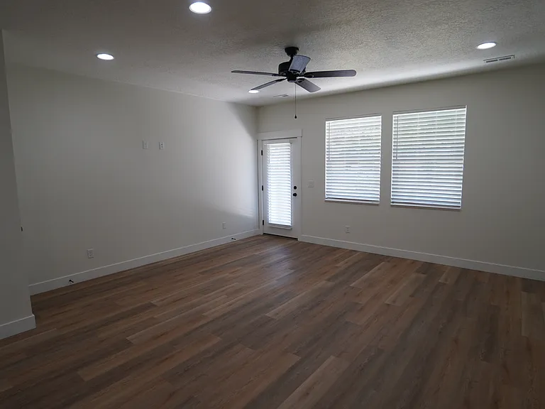 1575 S 150 W — Photo 6
