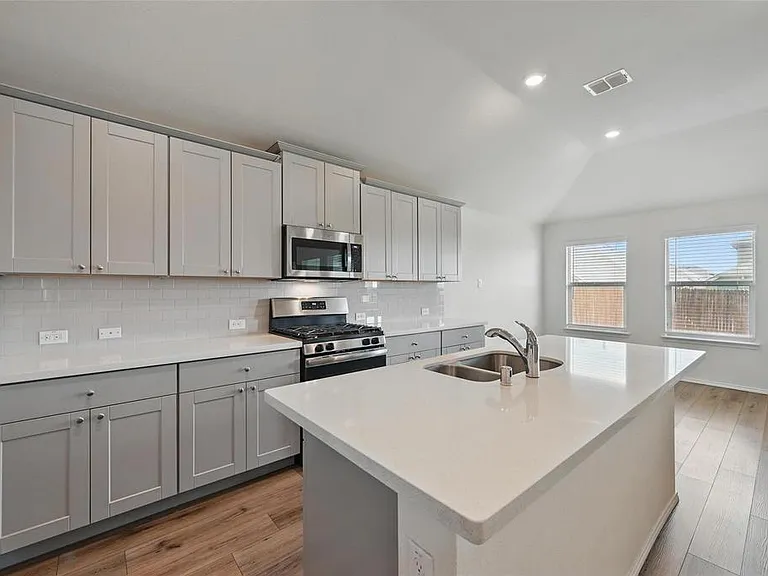 837 Amberwood Ct — Photo 11