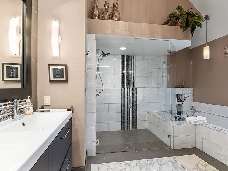 Bathroom #1 Ensuite Bathroom