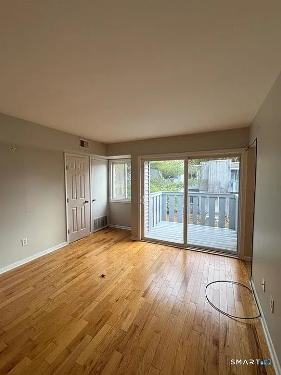 2 bed, 947 sqft, $2,000 — Photo 2