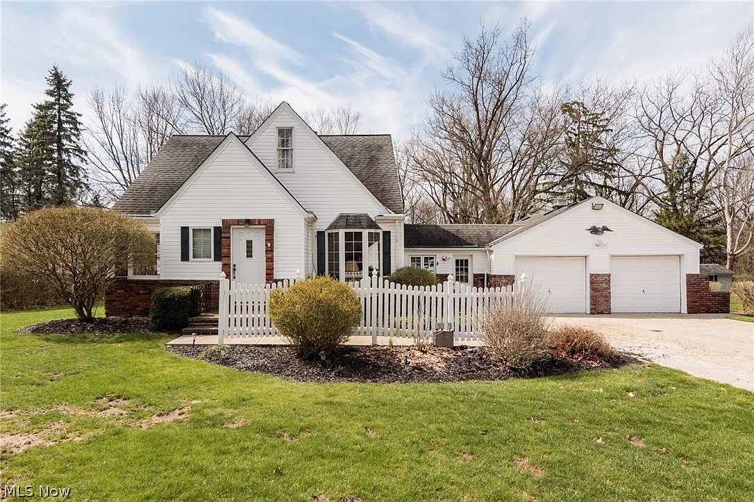 10136 Ridge Rd photo 1