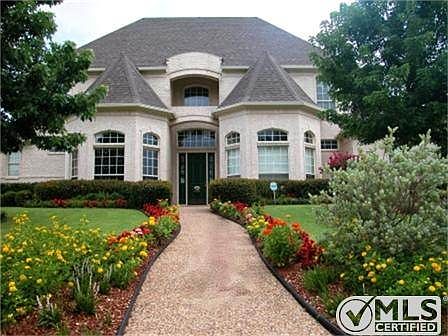 1st image of 801 Parkdale Dr
