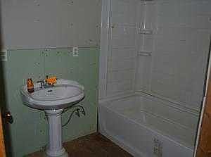 UPPER BATH ROOM