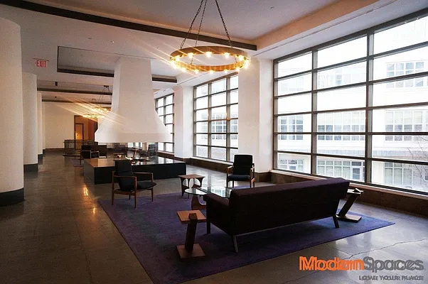 Sold by Modern Spaces | media 9