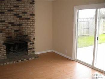 5th image of 982 Elliott Dr